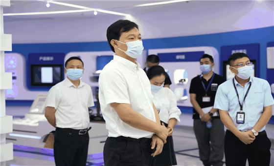 光明区委副书记、政法委书记张华伟莅临银河网上集团调研指导